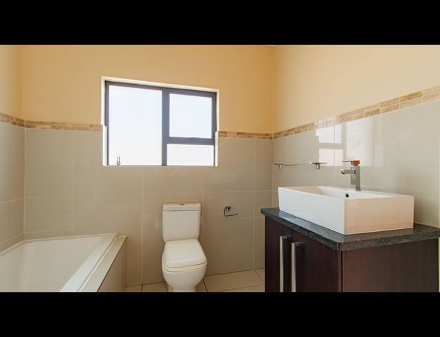 3 BEDROOM CLUSTER FOR SALE IN BEDFORDVIEW